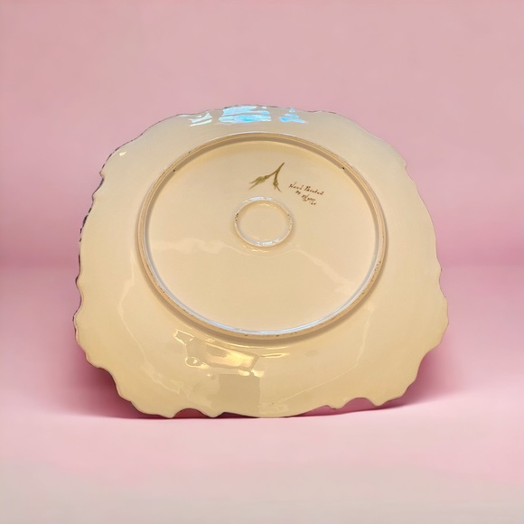 Vintage 1964 hand painted decorative plate no chips or cracks - Picture 3 of 5